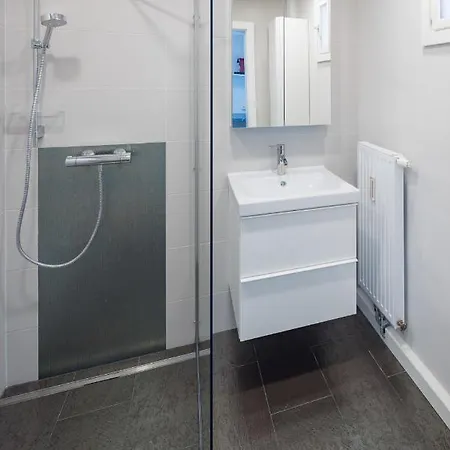 Apartment 4 *