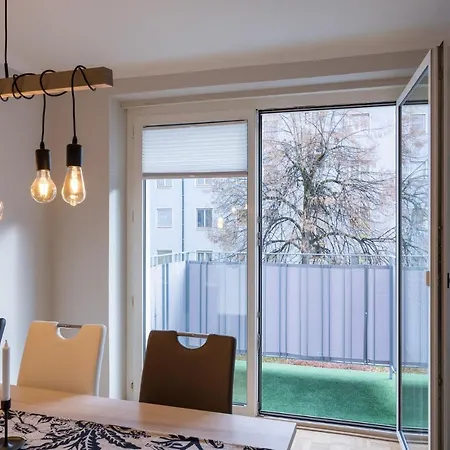 4 * ブルック・アン・デア・ムーア